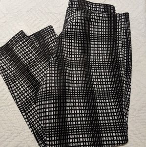 Black & white stretch pants